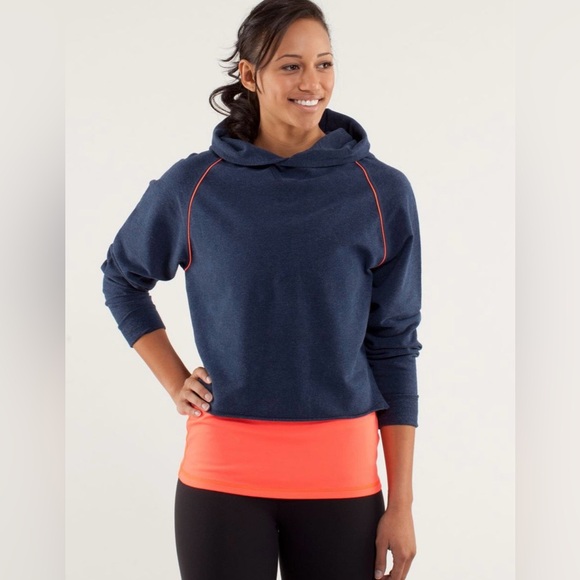 lululemon athletica Tops - Lululemon Please Me Cropped d Pullover Size 6 Navy Great Condition